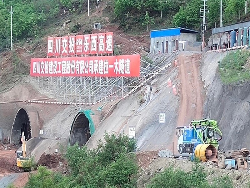 LCHP25C车载湿喷机械手助力乐西高速拉一木隧道建设