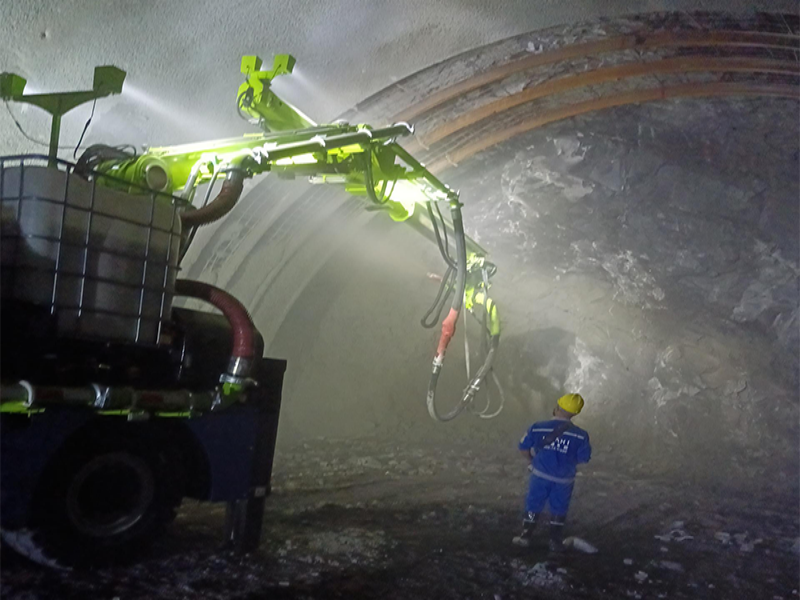 LHP50K-G轮式湿喷机械手渝昆高铁来福隧道建设3.png