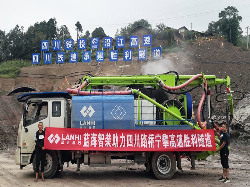 LCHP40C车载湿喷机械手助力沿江高速胜利隧道建设.jpg