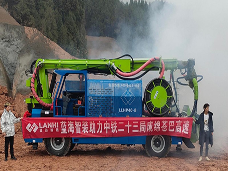 LHP40B轮式湿喷机械手助力成绵苍巴高速项目隧道建设.jpg