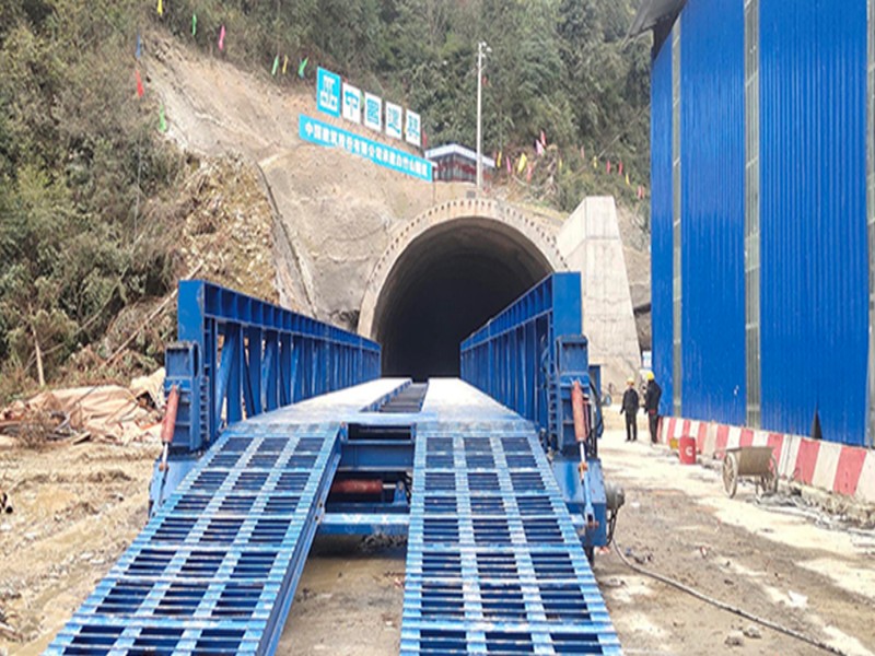 移动栈桥助力雷榕高速白竹山隧道建设.jpg