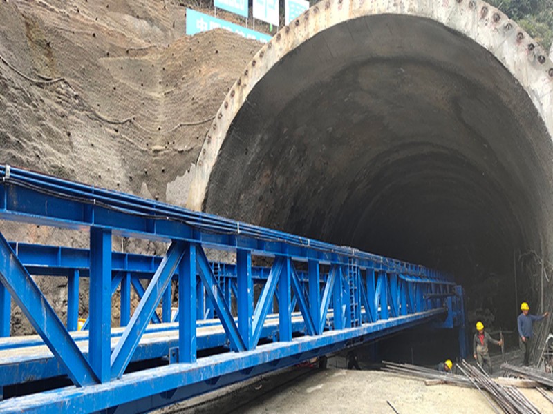 移动栈桥助力雷榕高速白竹山隧道建设2.jpg