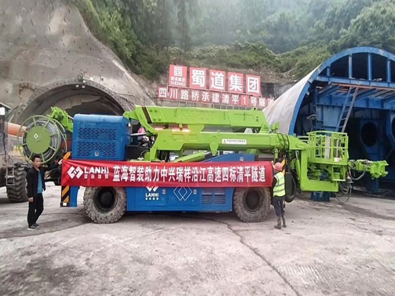 LDG312A拱架台车助力沿江高速清平隧道建设.jpg